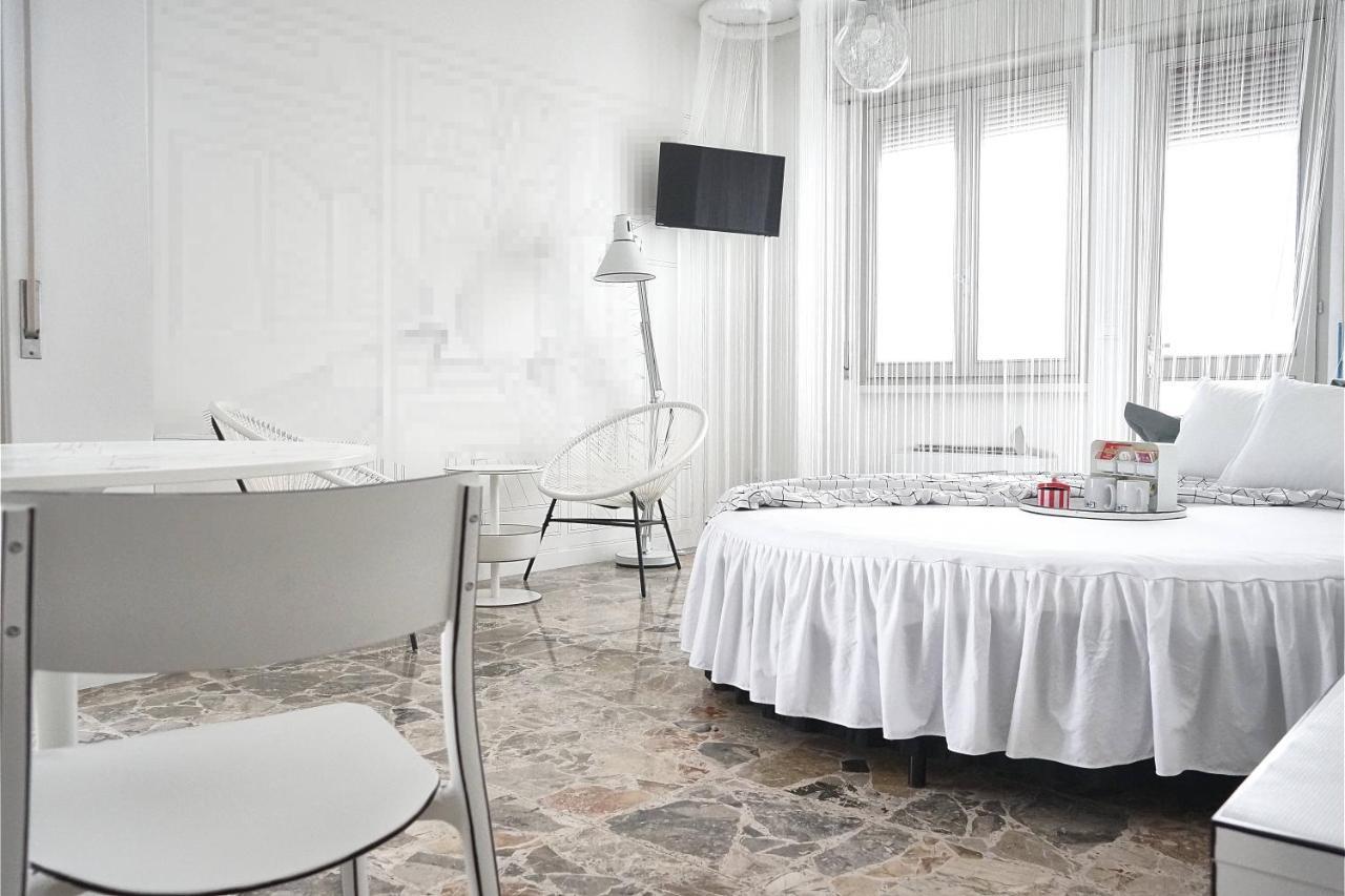 Bb Sharingloft Sirmione Bed & Breakfast Exterior foto